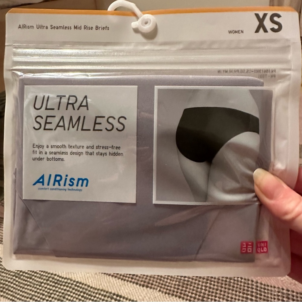 NWT Uniqlo seamless briefs